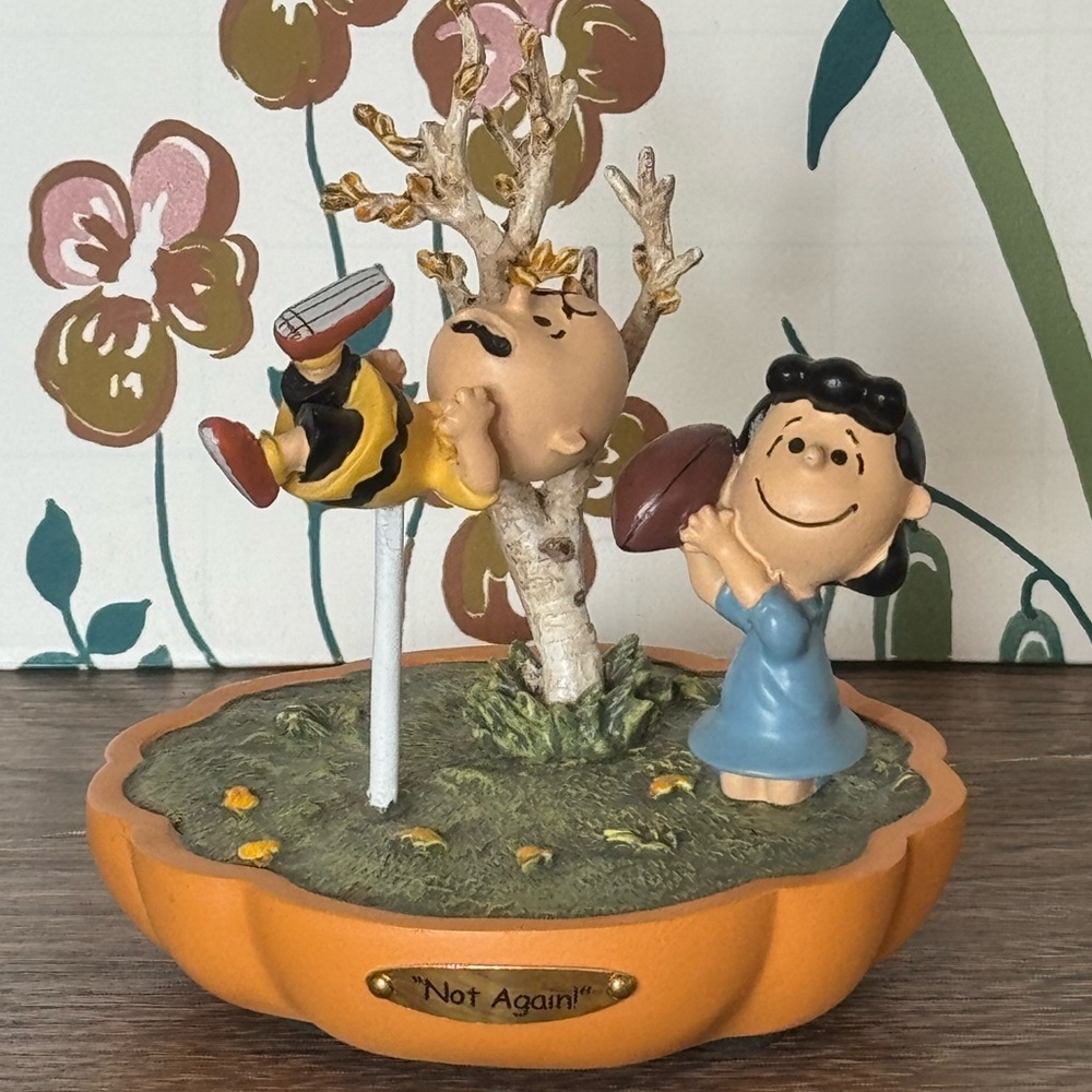 Hawthorne Village Peanuts "It's the Great Pumpkin” figurine in “Not Again!”
